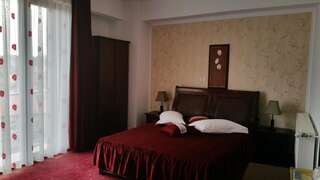 Отель Hotel Golden Rose Констанца Трехместный номер-5