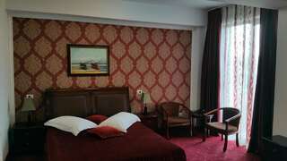 Отель Hotel Golden Rose Констанца Трехместный номер-2